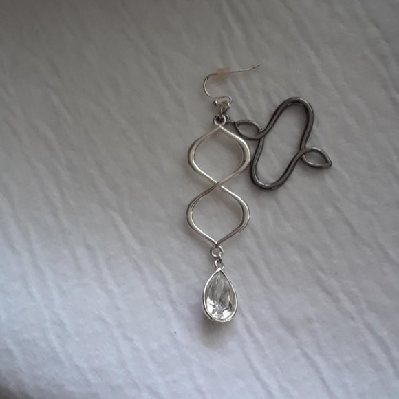 Open Loop Teardrop Earrings - Picture 3 of 3